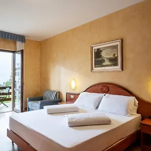 caravel-and-villa-eden-hotel.it-lombardy.com/